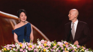 斯嘉丽裸乳照无奶罩视频